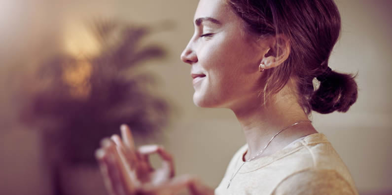 Heilpraktikerin in Verbindung mit Ihrem Engel